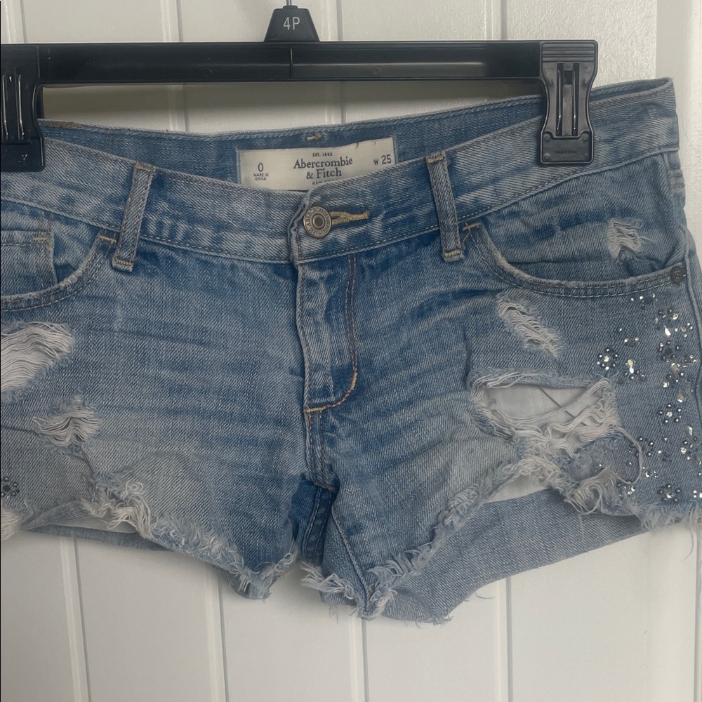 3/$15 🎉 Abercrombie & Fitch Light Blue Ripped Jean Shorts size 25 or 0